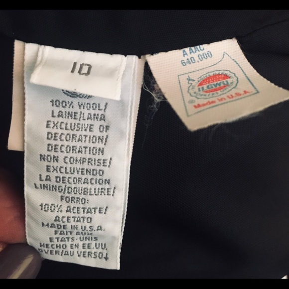 Liz Claiborne Wool Crepe and Ermine Trimmed Jacket w/ Covered Buttons - Size 10 - Picture 5 of 7